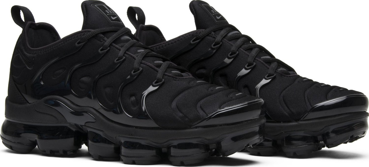 womens all black vapormax plus