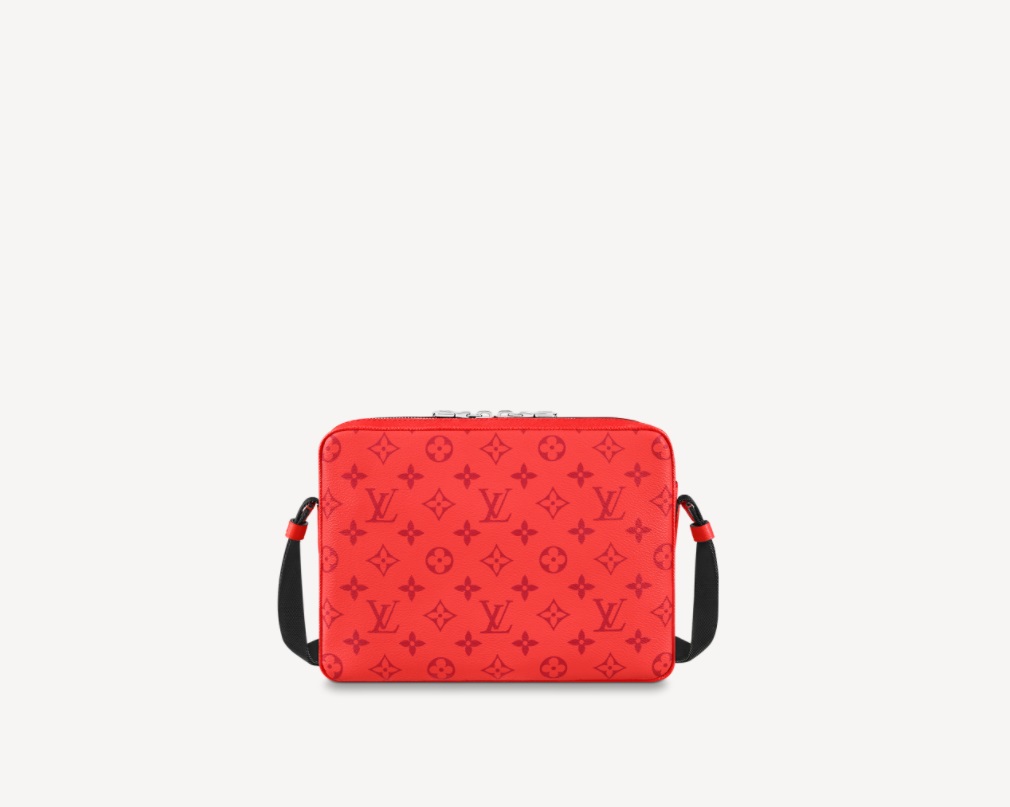 Louis Vuitton LV Taigarama red outdoor messenger Leather ref