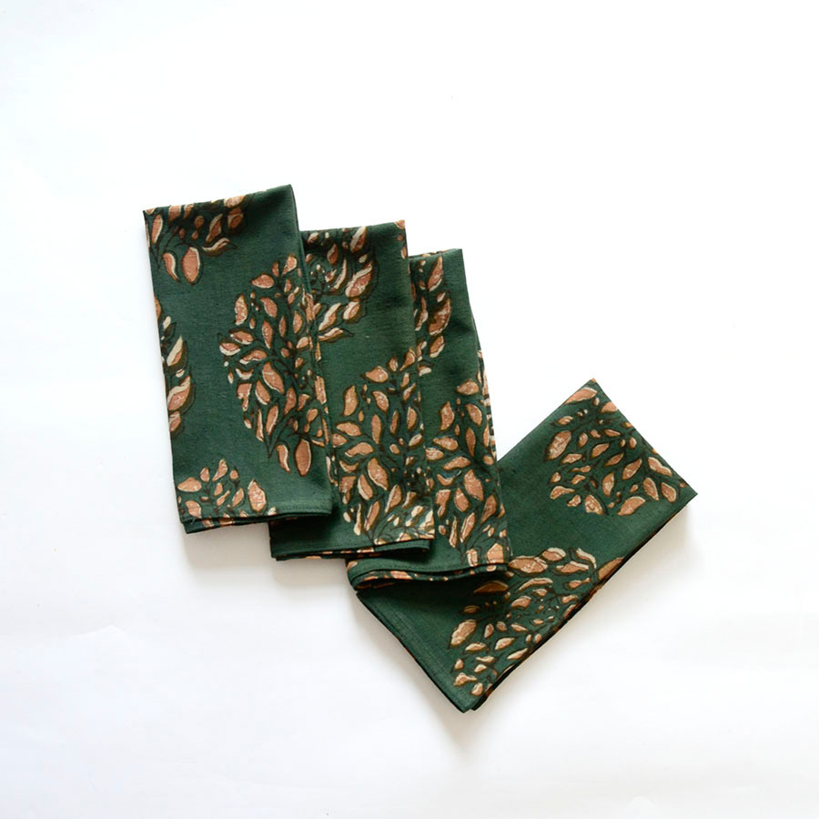 botanical table decor