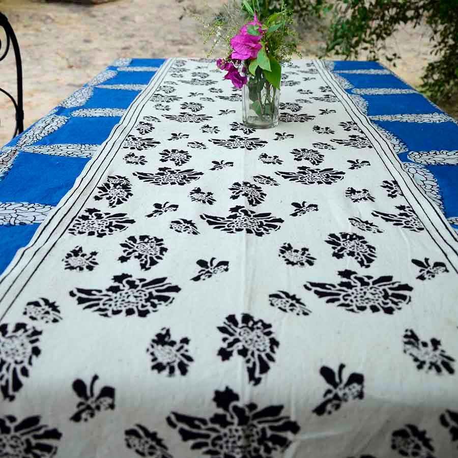beige table runner