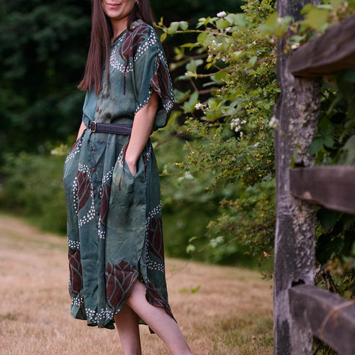 Why Don't Women's Clothes Have Pockets?