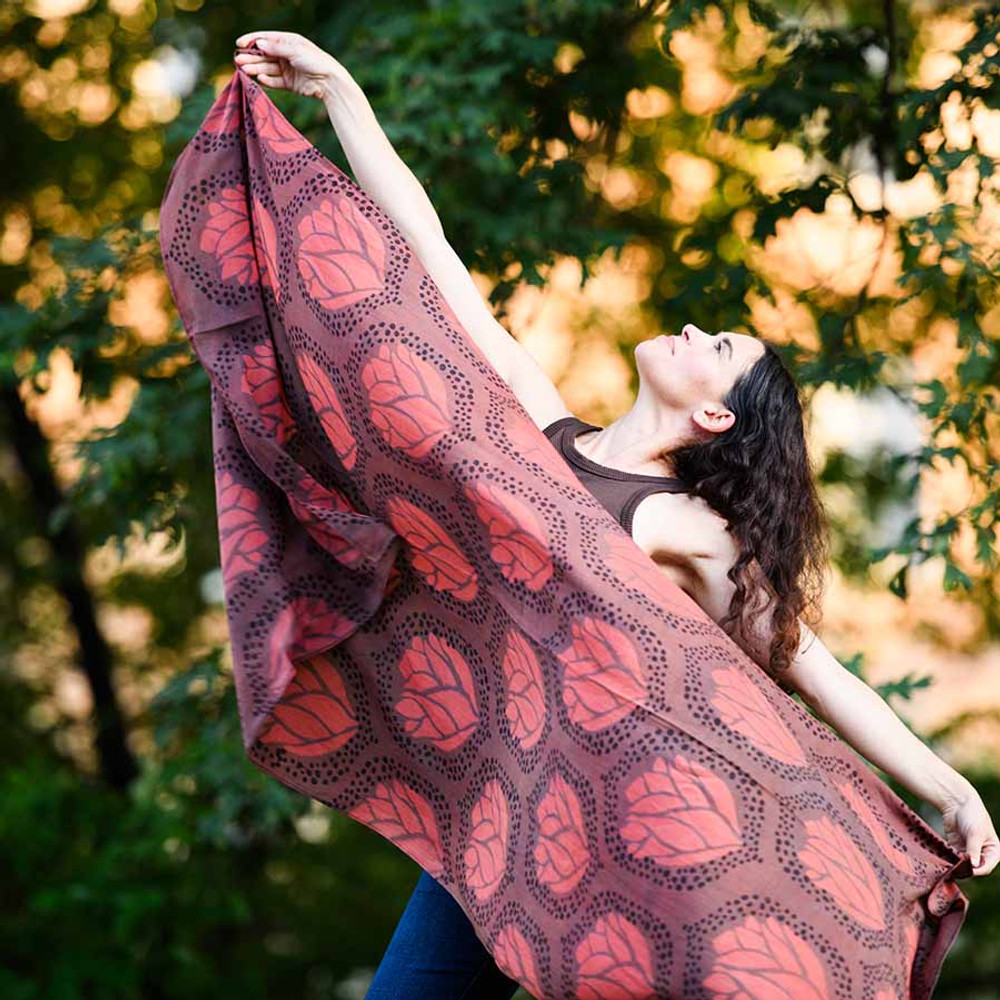 How to Wear a Scarf in Summer