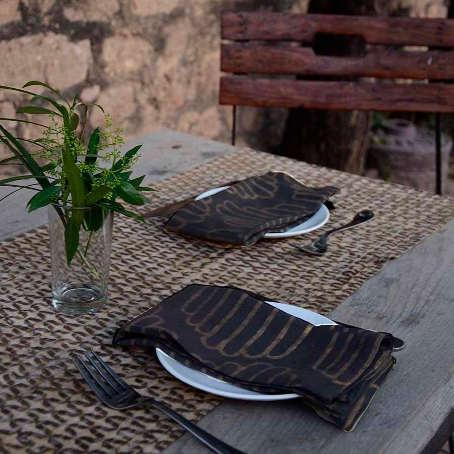 Tablecloth Vs Table Runner: Which is Best for Your Dining Table?