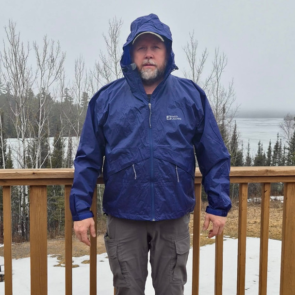 "RAIN JACKET. THUNDERLIGHT" AO80