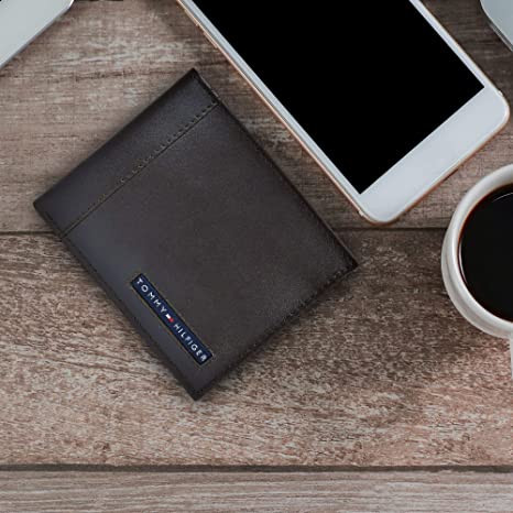 Ví nam Tommy Hilfiger Mens Cambridge Passcase - Màu nâu 5675/02 - Chính hãng Ví nam Tommy Hilfiger Mens Cambridge Passcase - Màu nâu 5675/02 - Chính hãng