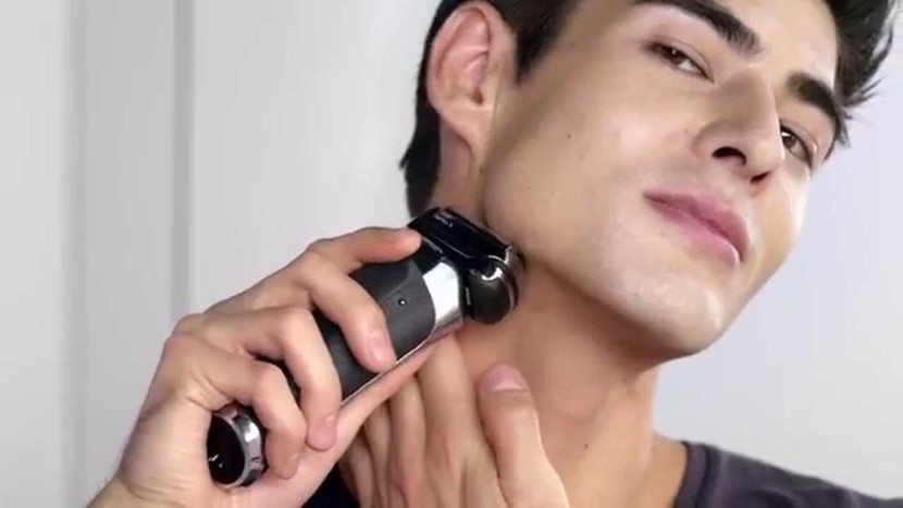 Sử dụng máy cạo râu dạng cuộn hay dạng xoay tròn?