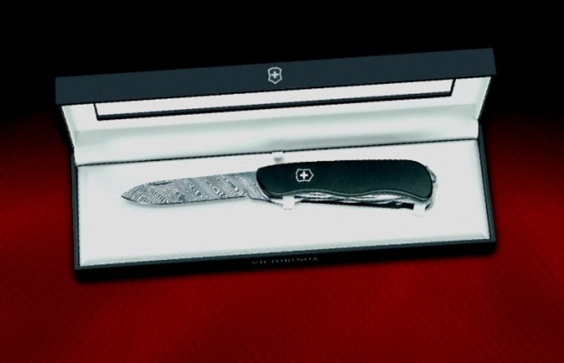 Victorinox chọn Outrider là sản phẩm đặc biệt cho dòng Damast năm 2017