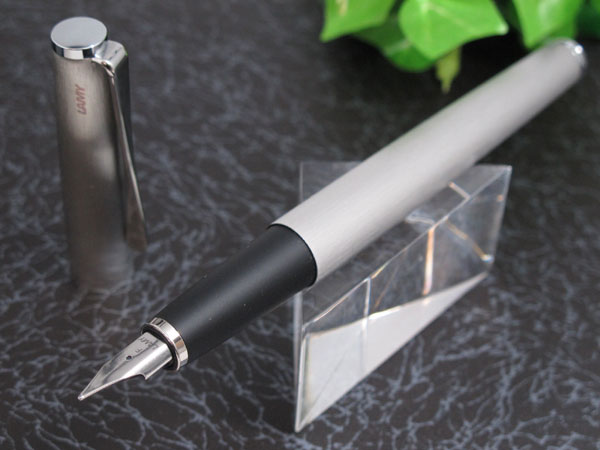 Bút máy Lamy Studio - Màu thép xước (Brushed stainless steel) L65