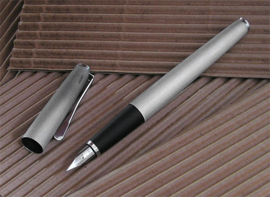 Bút máy Lamy Studio - Màu thép xước (Brushed stainless steel)