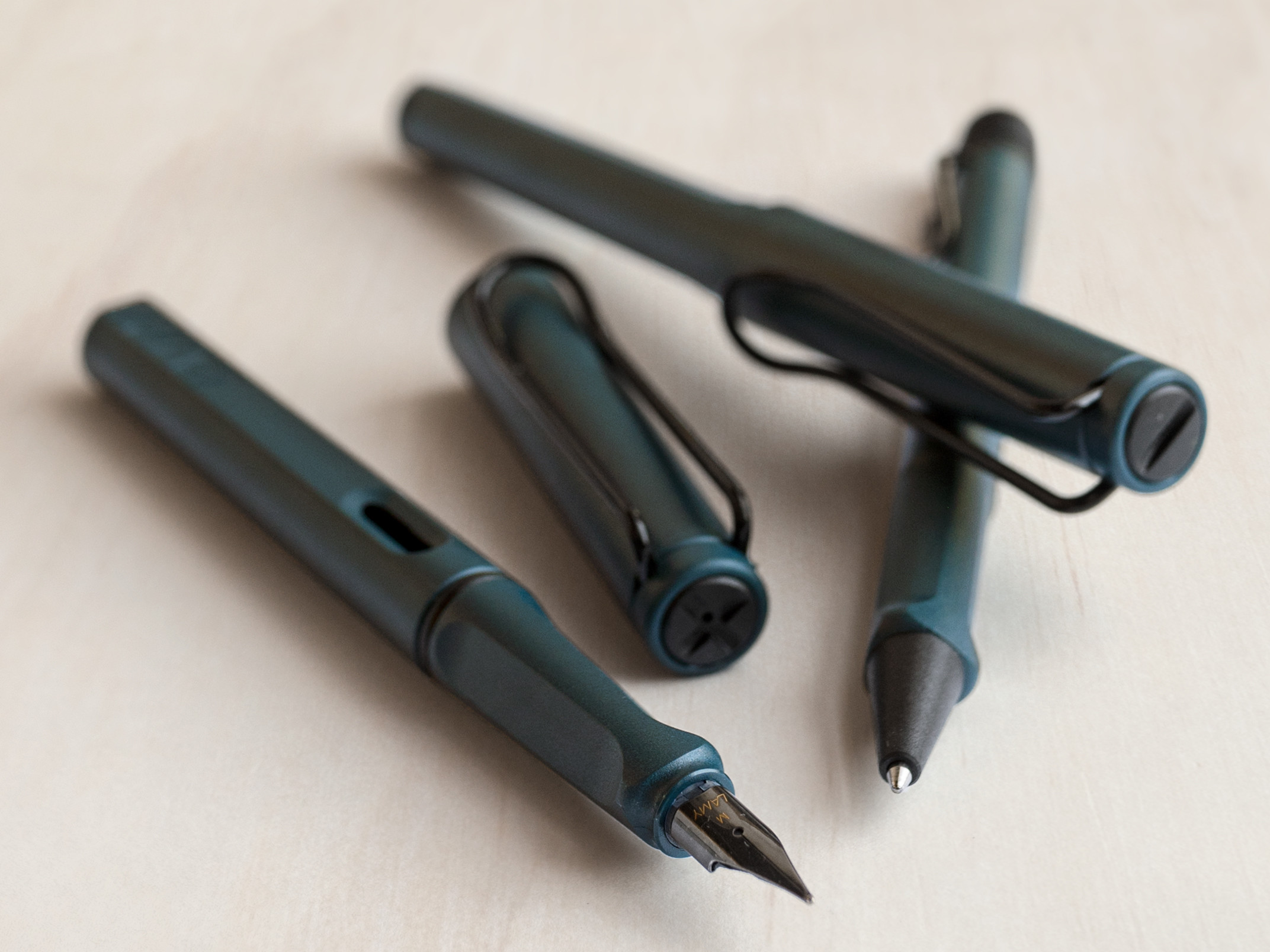 Lamy safari. Lamy петроль. Lamy Safari упаковка. Лами умбра.