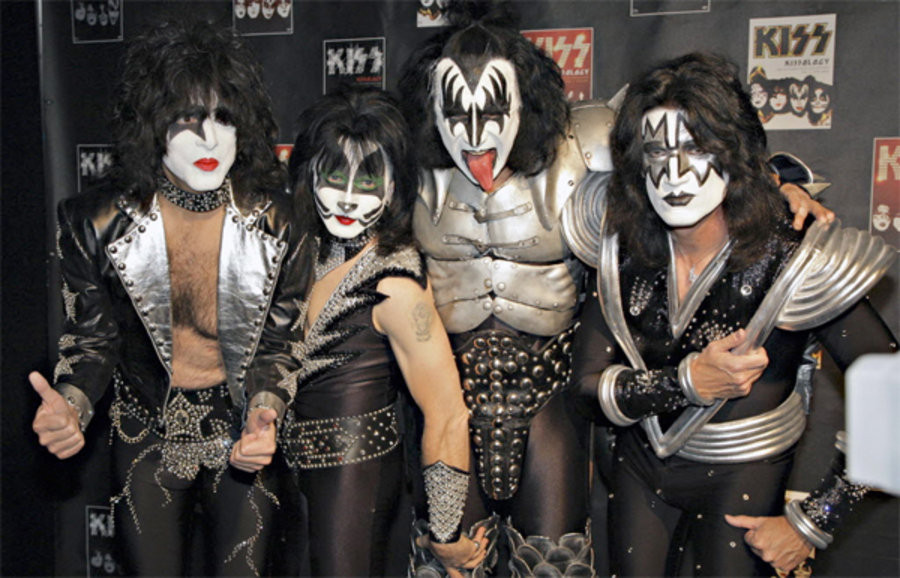 KISS ANNOUNCE SURPRISE 