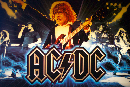 AC/DC Men's large graphic T-shirt LIVE WIRE The worlds ultimate AC/DC  experience