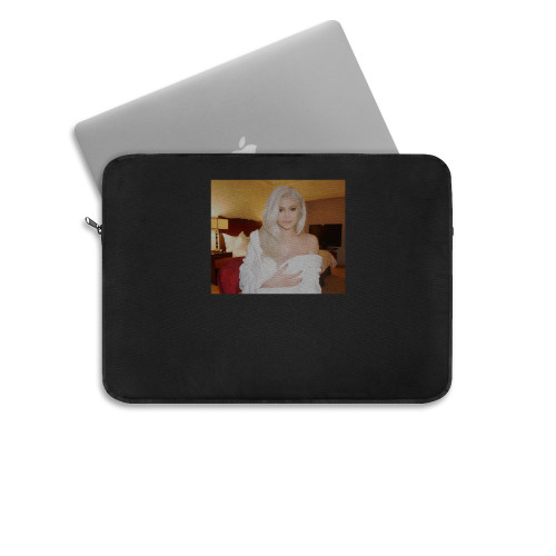 Kylie Jenner In The Room Laptop Sleeve