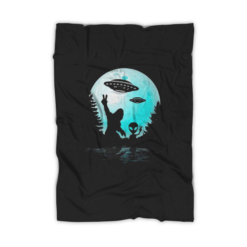 Bigfoot Shirt Alien And Bigfoot Moon Bigfoot Believer Blanket