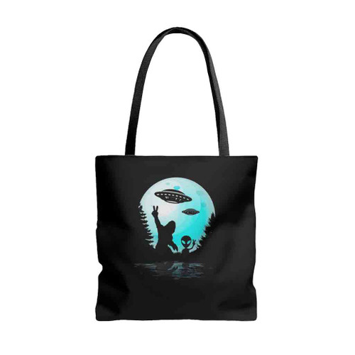 Bigfoot Shirt Alien And Bigfoot Moon Bigfoot Believer Tote Bags