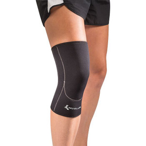 Mueller Knee Closed Patella Sleeve | Medium Mueller Knee Closed Patella Sleeve | Medium