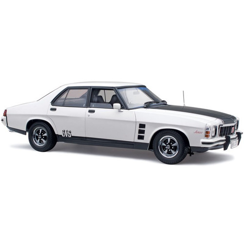 Classic Carlectables 1:18 Holden HX Monaro GTS Sedan - Cotillion White (308ci Engine)