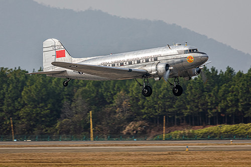 Trumpeter 1:48 DC-3