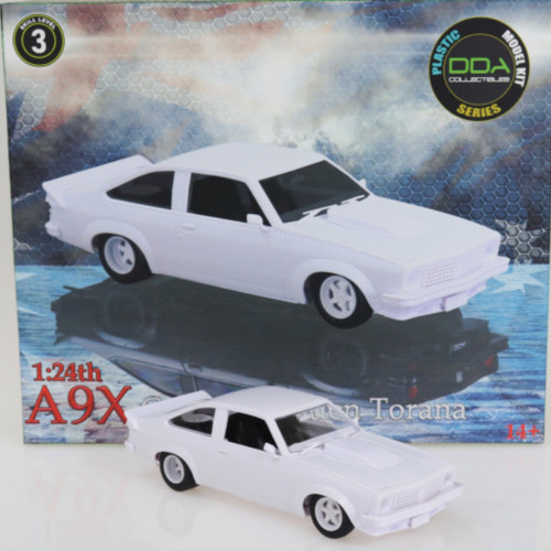 DDA Collectibles 1:24 A9X Torana w/Engine