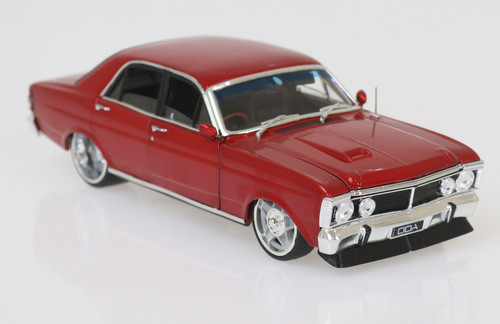 DDA Collectibles 1:24 Candy Red Ford XY Falcon