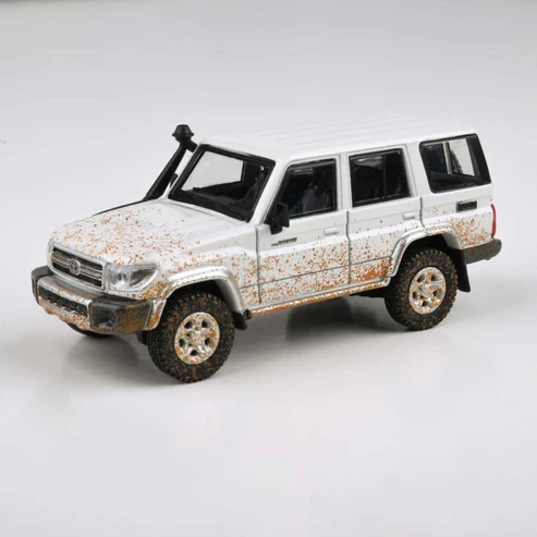 Paragon Models 1:64 Toyota 2014 Land Cruiser 76 Off Road Effect