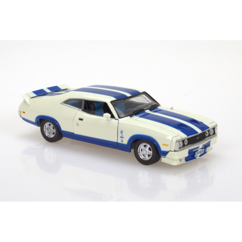DDA Collectibles 1:32 XC Cobra Option 97 - White with Blue Stripes