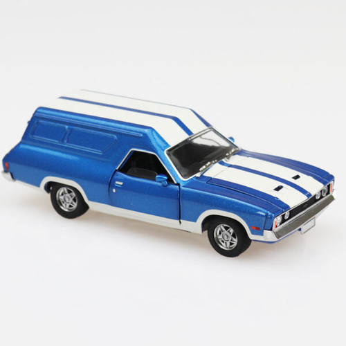 DDA Collectibles 1:32 Dark Blue XC Panelvan