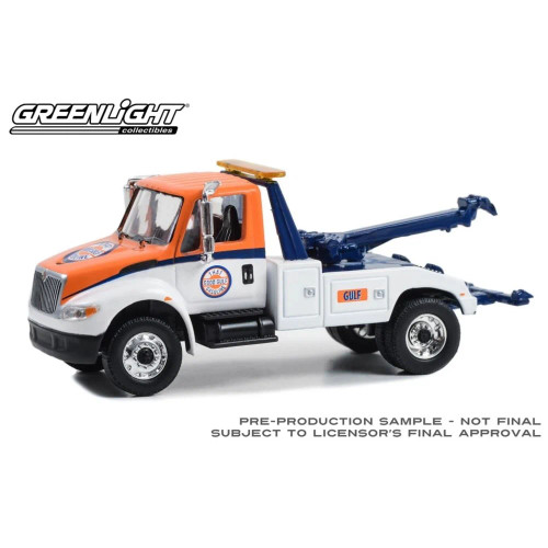 Greenlight 1:64 International DuraStar Tow Truck - That Good Gulf Gasoline