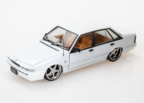 DDA Collectibles 1:24 Holden Calais VL Custom Diecast Model