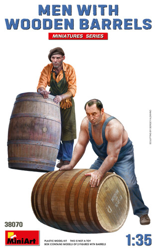 Mini Art 1:35 Men with Wooden Barrels Plastic Model Kit