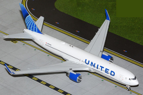 Gemini Jets 1:200 United Airlines B767-300ER Die-Cast Model