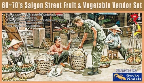 Gecko Models 1:35 60s-70s Saigon Street Fruit & Vegetable Vendor Set  Plastic Model Kit