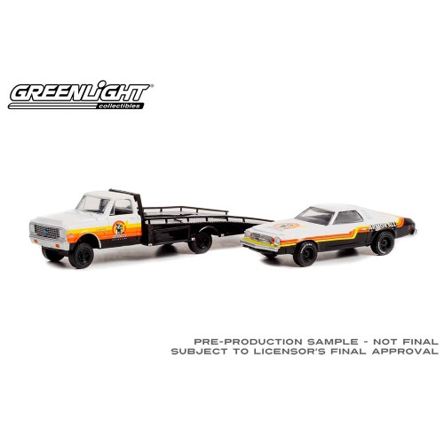 Greenlight 1:64 Ramp Truck w/Chevy Laguna