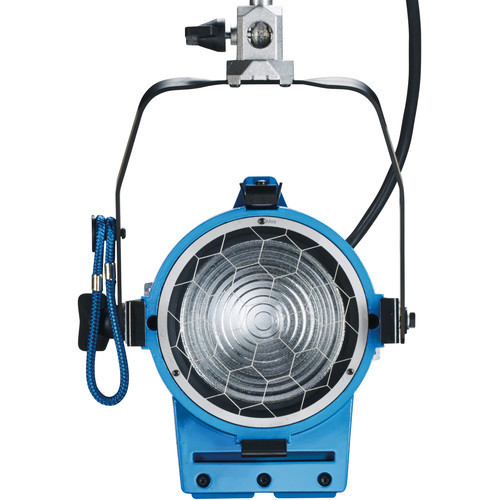 Projecteur Fresnel ARRI 650W 6 5/8 Pouces - Halogène, Single Scrim - Occasion Bon état