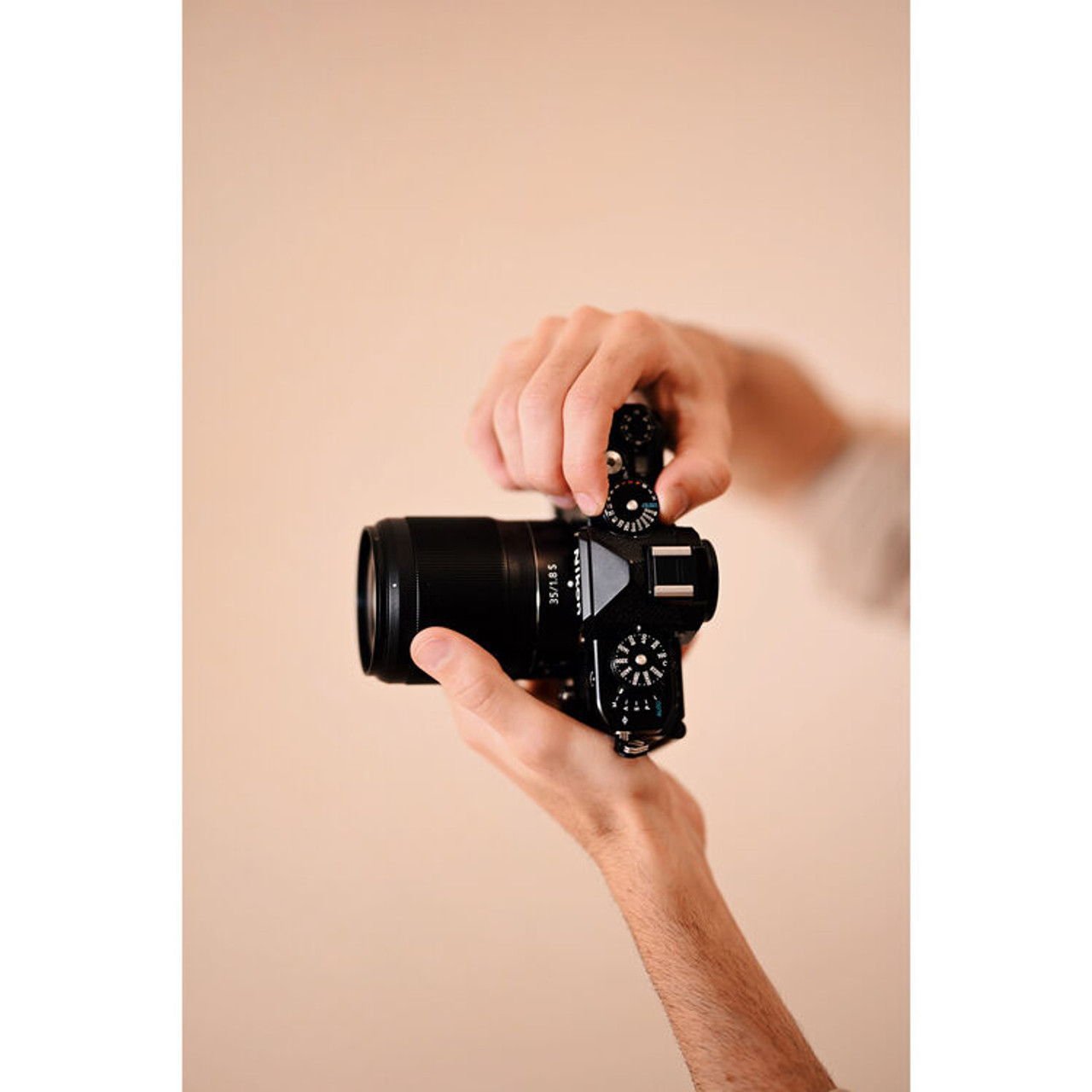 Nikon Zf Mirrorless Camera with 24 - 70mm f/4 Lens (1772)