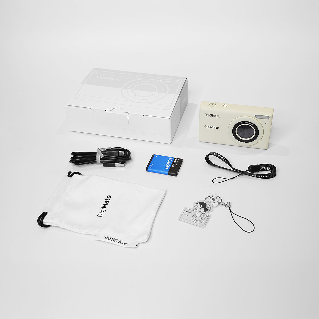 デジタルカメラ YOSHICA DigiMate Yashica Digimate Digital Camera (Off White)