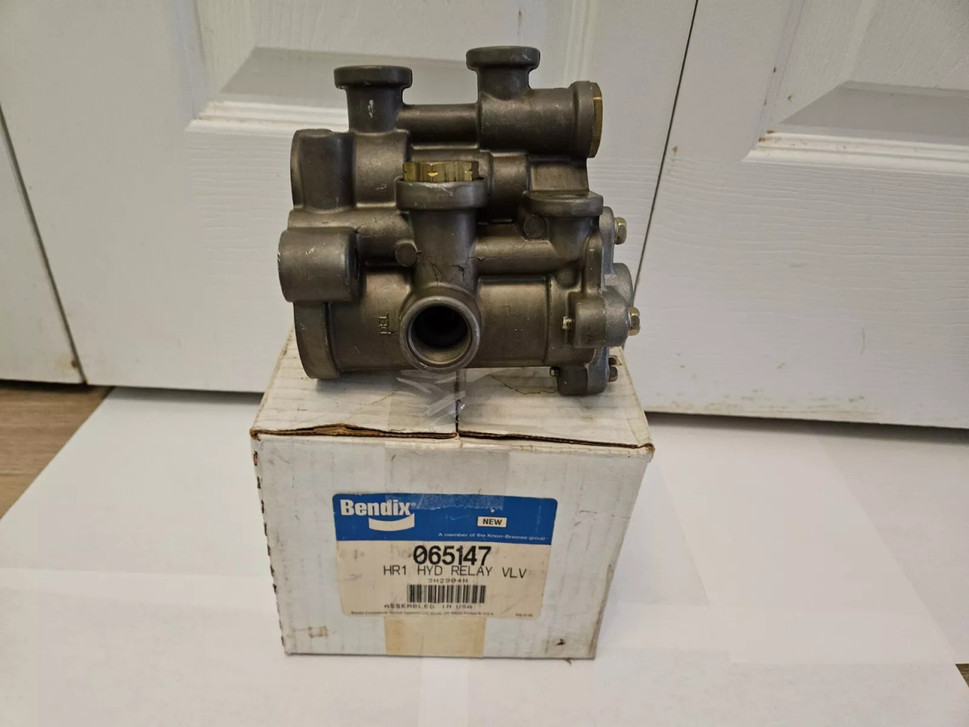 Bendix HR-1 Hydraulic Relay Valve 065060 | Ace Motor Parts