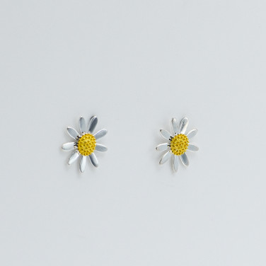 Sustainable jewellery handmade sterling silver gold plated daisy earrings