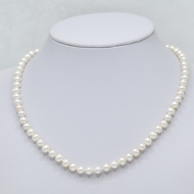 Classic hand knotted on silk freshwater pearl necklace Classic hand knotted on silk freshwater pearl necklace