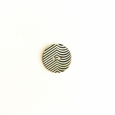 Zebra Stripe Shell Button - 17.6 mm (0.69")