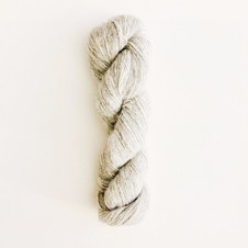 Illimani Yarn: FELI - Natural / Light Gray (100/401) Illimani Yarn: FELI - Natural / Light Gray (100/401)
