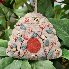 Corinne Lapierre: Beehive Felt Craft Mini Kit Corinne Lapierre: Beehive Felt Craft Mini Kit