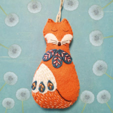 Corinne Lapierre: Folk Embroidered Fox Felt Craft Mini Kit Corinne Lapierre: Folk Embroidered Fox Felt Craft Mini Kit