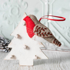Corinne Lapierre: Embroidered Robin Felt Craft Mini Kit Corinne Lapierre: Embroidered Robin Felt Craft Mini Kit