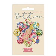 Tilda: Wallflower - Pack of 8 Buttons in Red Green (0.63" or 16 mm) Tilda: Wallflower - Pack of 8 Buttons in Red Green (0.63" or 16 mm)
