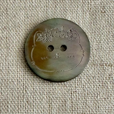 Floral Kitty Smoked Agoya Button - 23mm (.9")