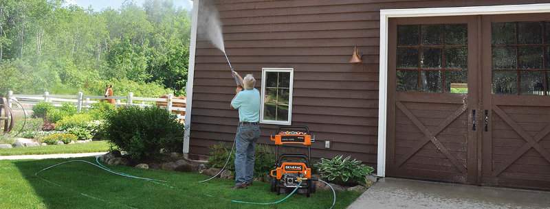 Commercial Grade 6590 Generac Pressure Washer Cleaning Siding