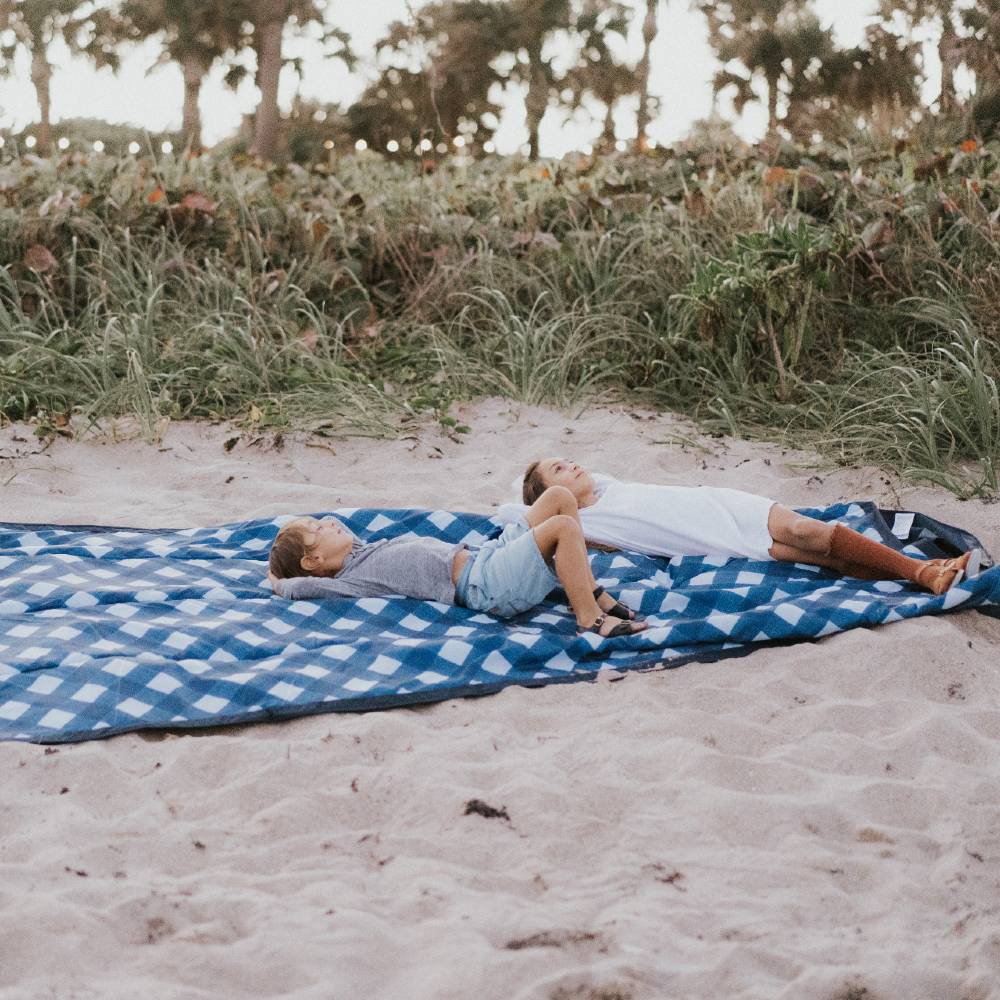 Outdoor Blanket - 5 x 10 - Navy Plaid