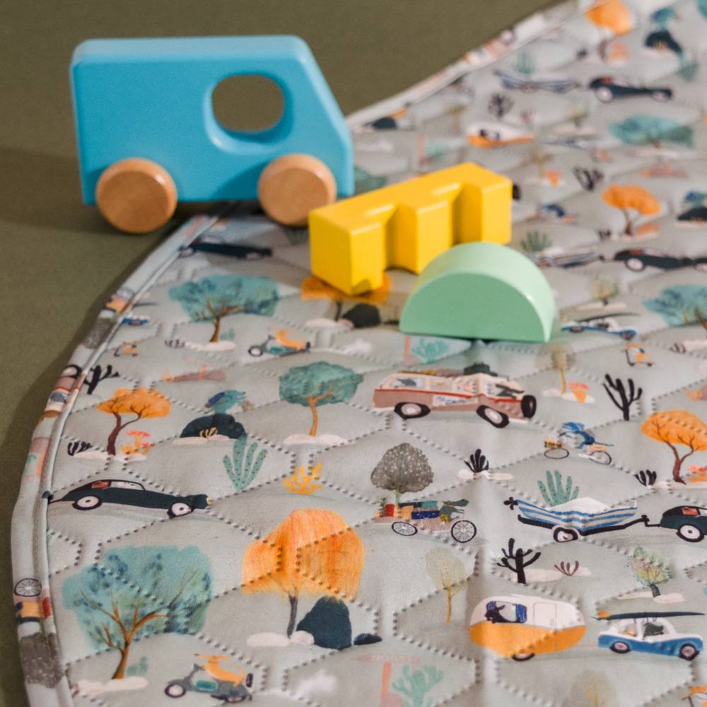 Medium Waterproof Quilted Play Mat - Dogs on Holiday - 100cm