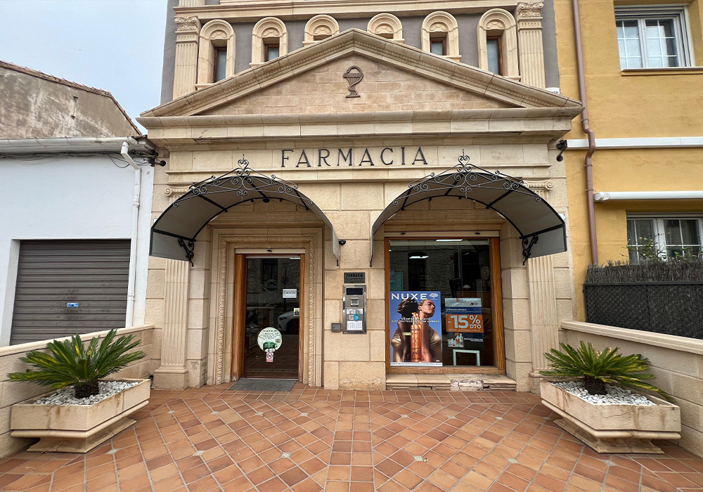 Fachada de la Farmacia Bonillo en ibi, alicante